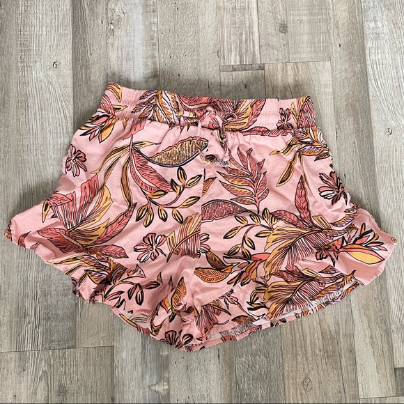 Linen Blend High Waisted Tropical Flutter Shorts - Picture 2 of 7